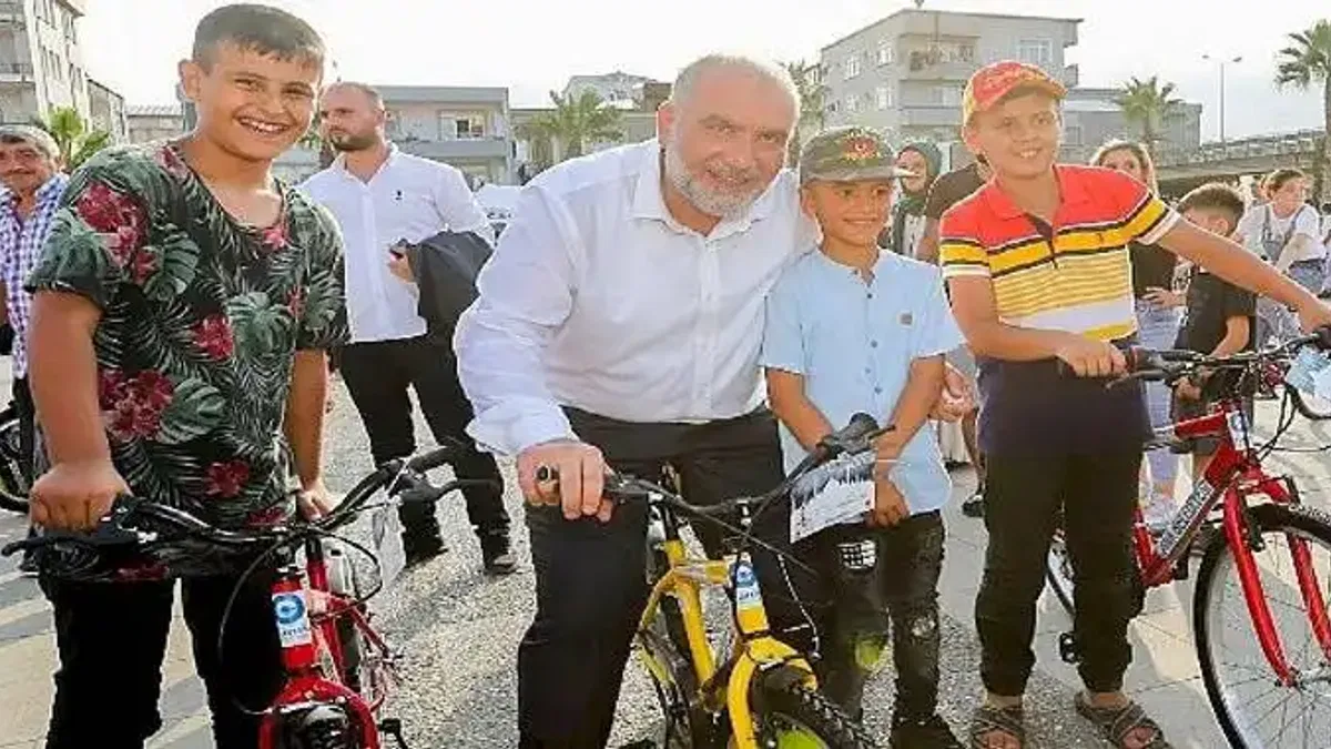 Canik'te Çocuklar Hediyelerine Kavuşuyor