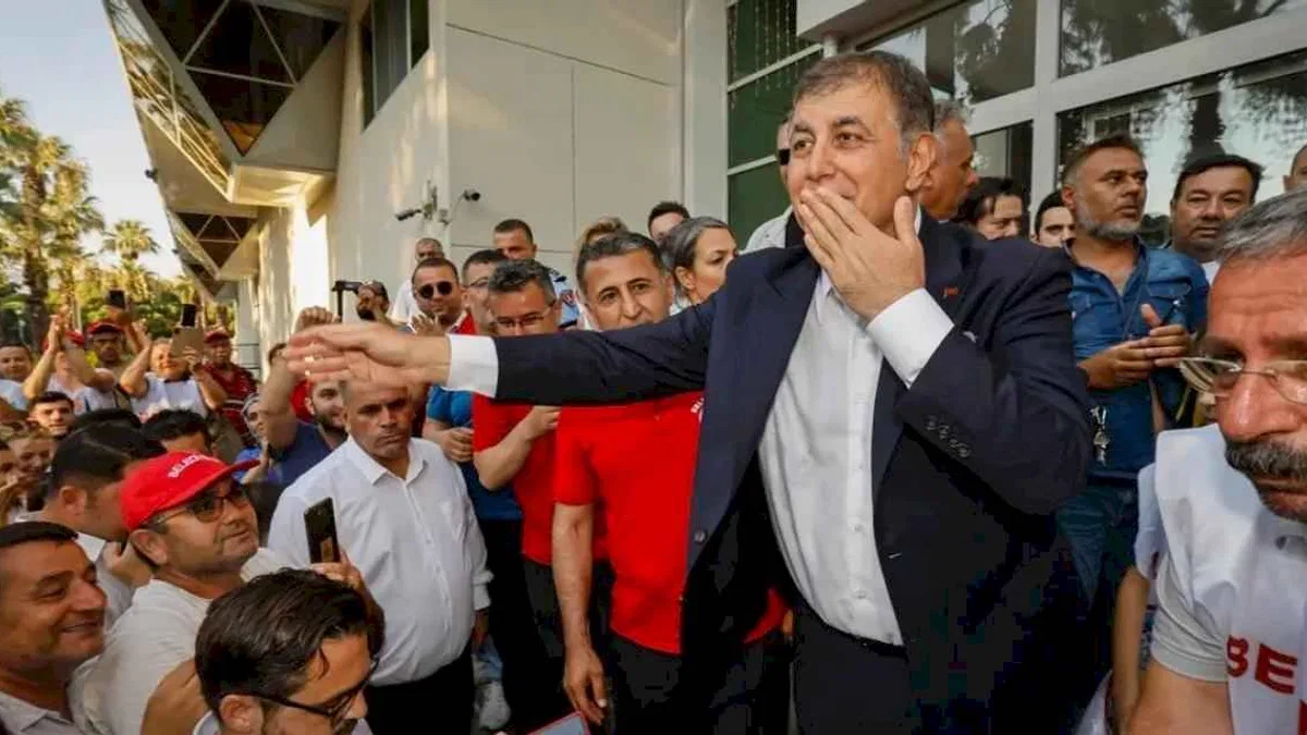 Başkan Tugay müjdeyi verdi: Tüm işçiler geri alınacak