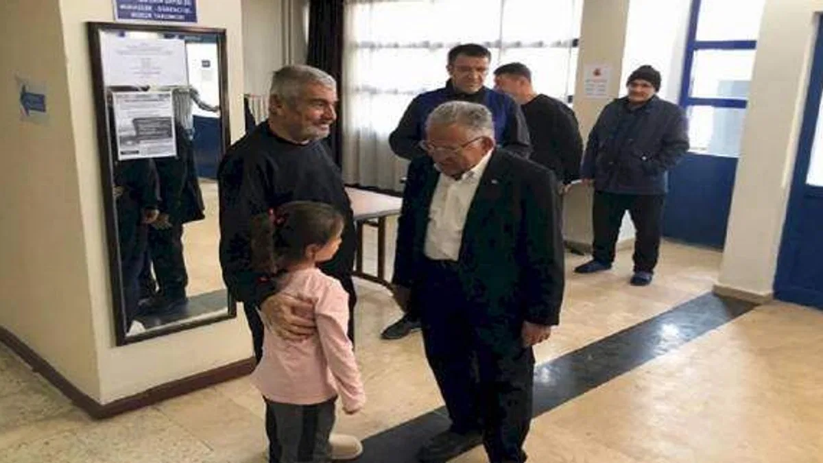 Memduh Büyükkılıç'tan depremzedelere yakın ilgi