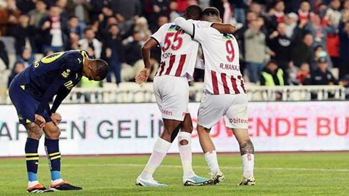 EMS Yapı Sivasspor 2- 2 Fenerbahçe (Maç Sonucu) Fener Sivas'a takıldı!
