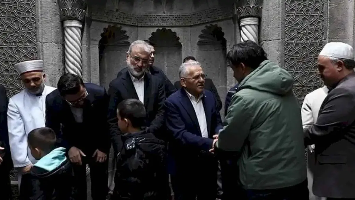Memduh Büyükkılıç Kayserililerle bayramlaştı