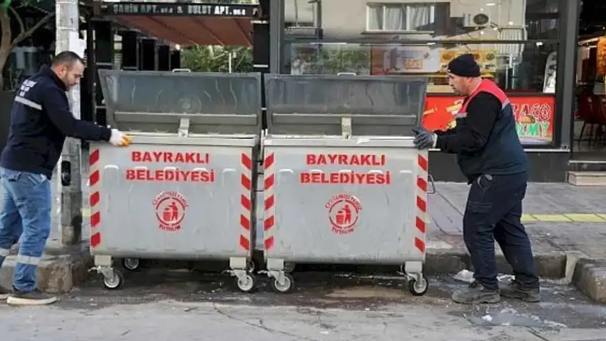 Bayraklı'da çöp konteynerleri yenileniyor
