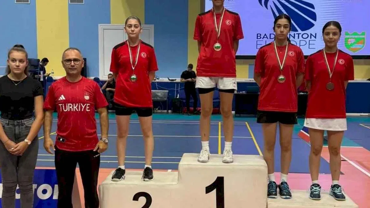 Bursa Osmangazili badmintonculardan gururlandıran başarı