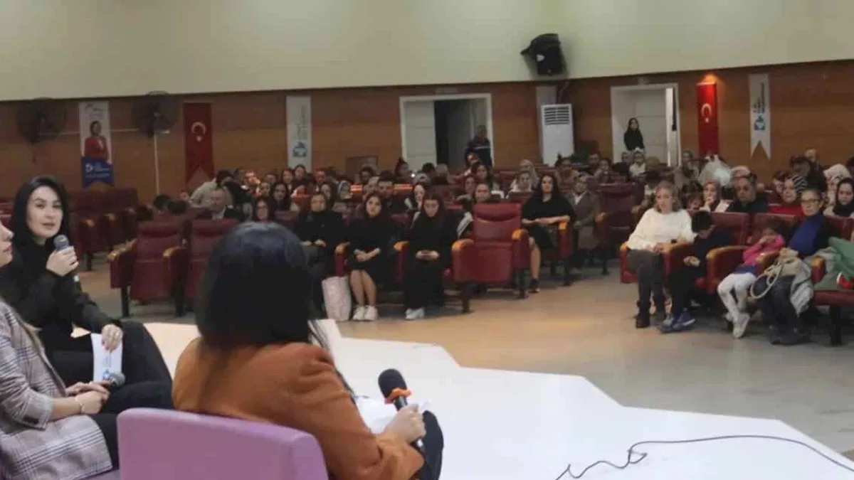 İzmit'ten dijital dünyada sağlıklı çocuk büyütme paneli