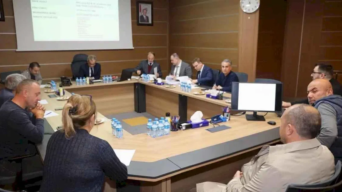 Kocaeli’de kuralsızlığa geçit yok: 106 araca ve marketlere ceza