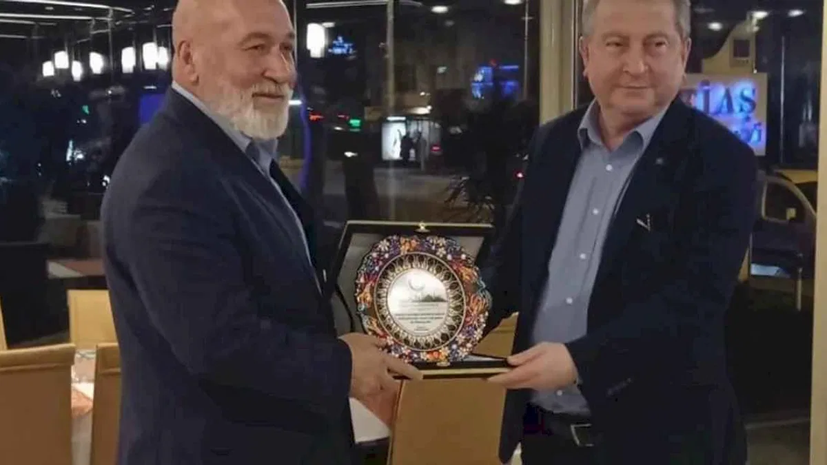 Enerji Bir-Sen Genel Başkanı Tombul’a plaket