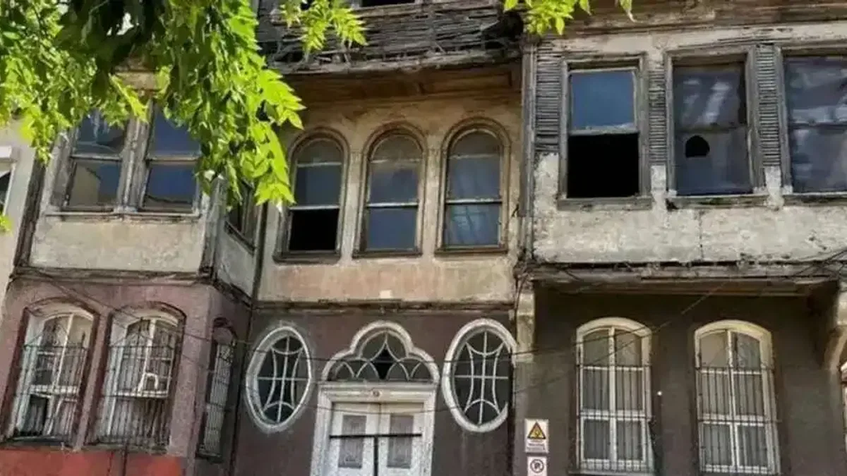 Setbaşı’ndaki bu bina, tehlike yaratıyor