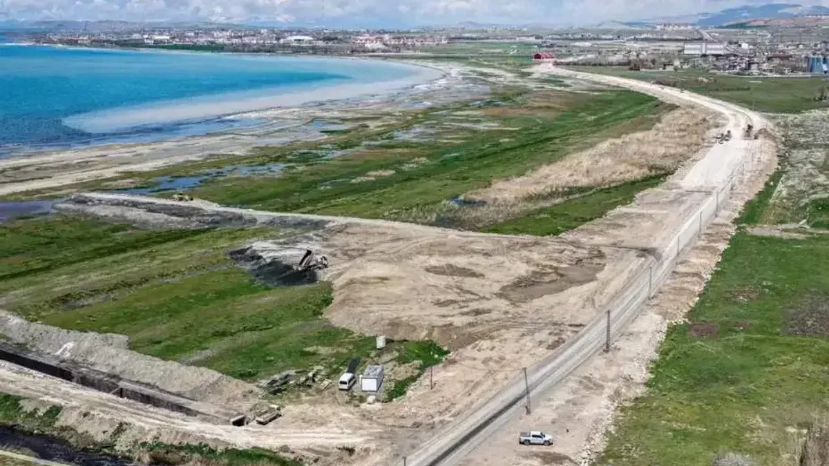 Van Gölü Sahil Yolu’nun son etabında çalışmalar sürüyor