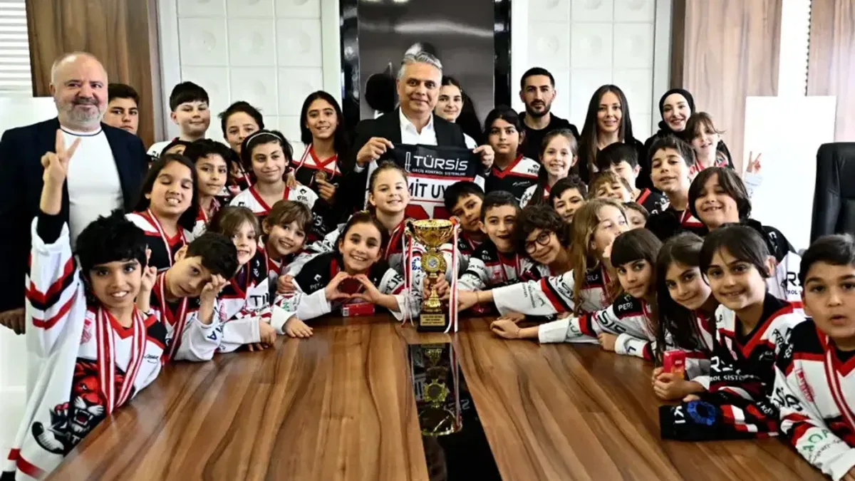 Antalya Muratpaşalı sporculardan Başkan Uysal’a ziyaret