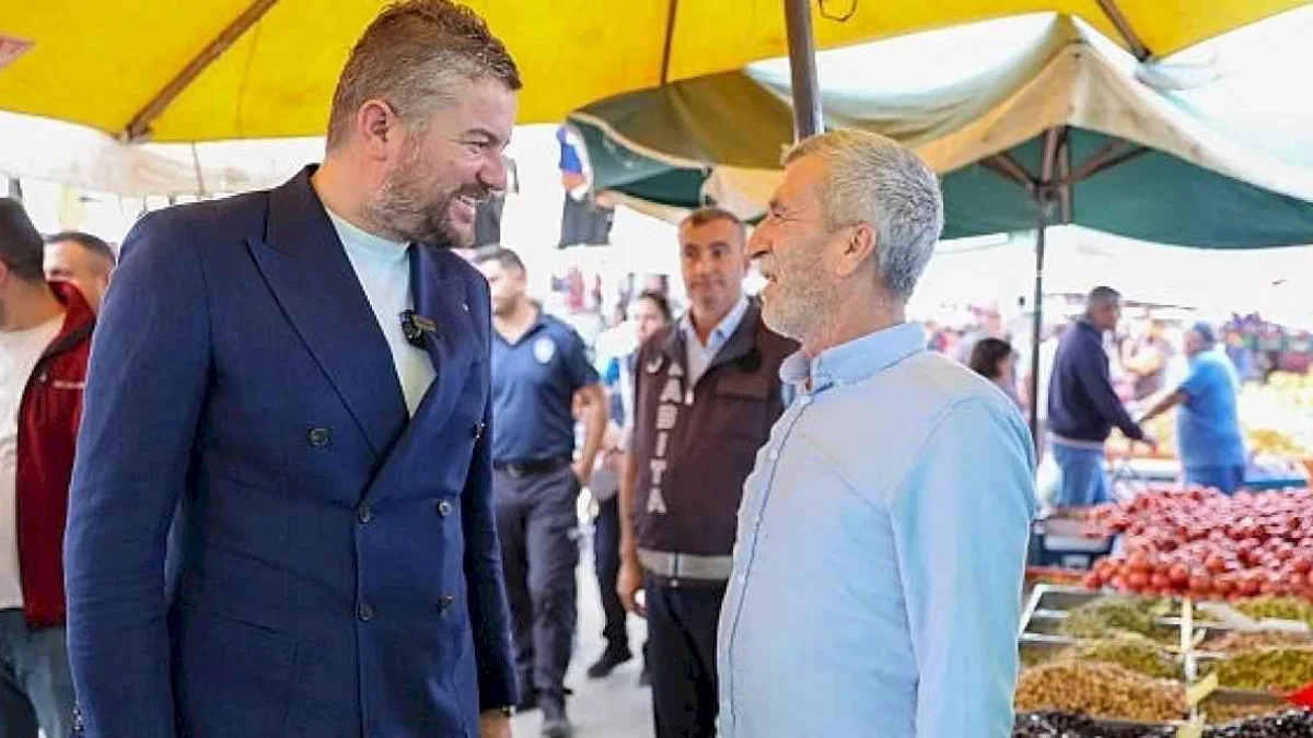 Buca Belediye Başkanı Görkem Duman, pazarcılarla kahvaltıda buluştu