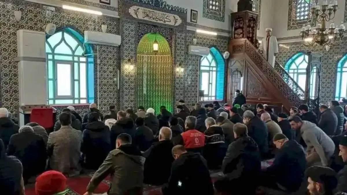 Kocaeli'de Akça Camii ibadete yeniden açıldı