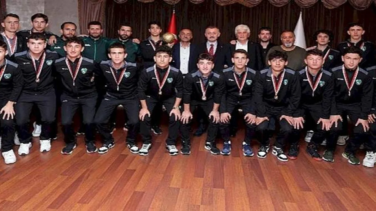 Başkan Büyükakın, Şampiyonları tebrik etti