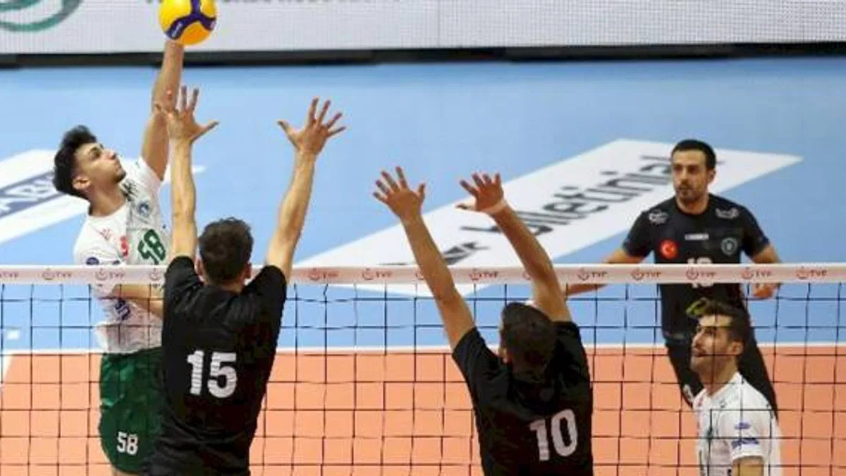 Bursa Büyükşehir voleybolcuları Balkan Kupası'na galibiyetle başladı