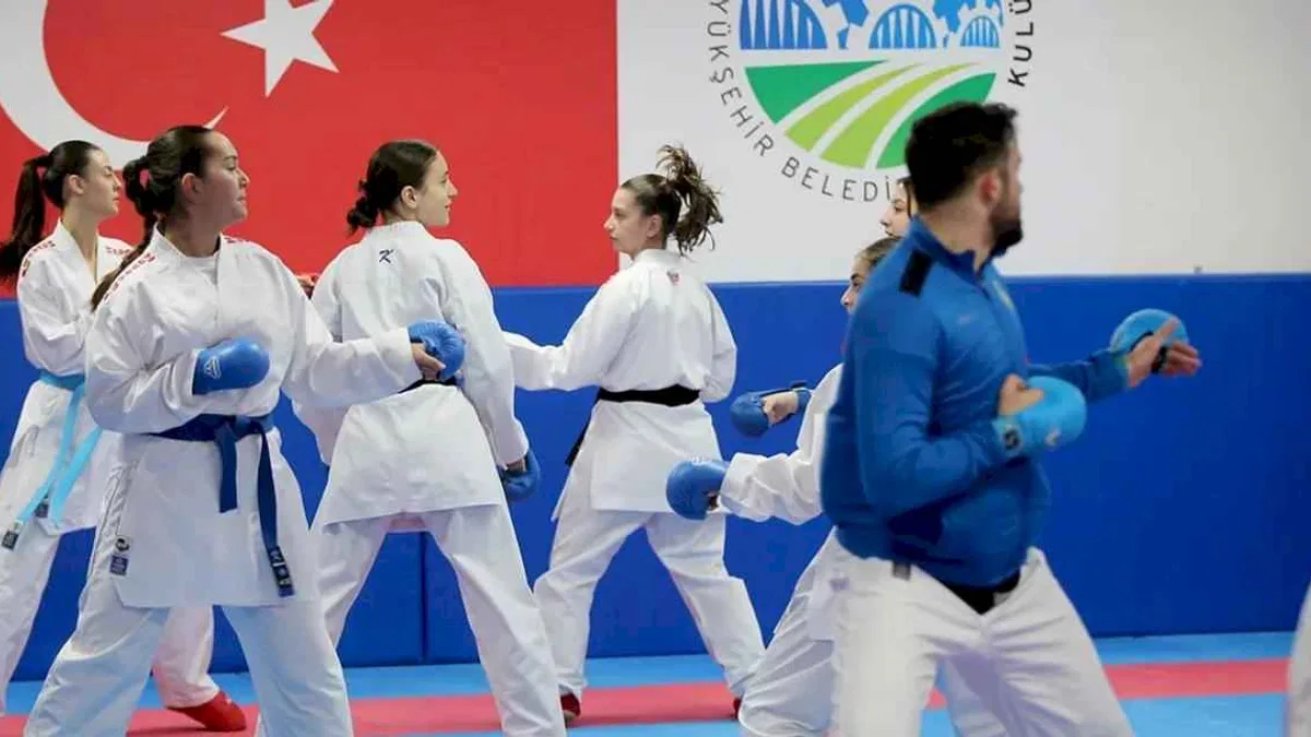 Trabzon öncesi Sakaryalı karatecilere motivasyon ziyareti