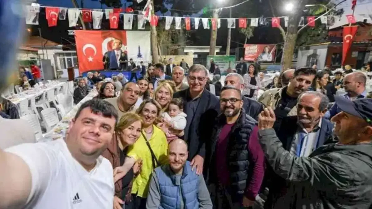İzmir'de dayanışma sofrası Foça'da kuruldu