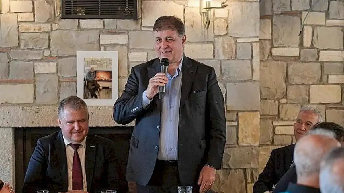 Başkan Tugay Urla'da muhtarlar ve meclis üyeleri ile buluştu "Urla'yı gözümüz gibi korumalıyız"