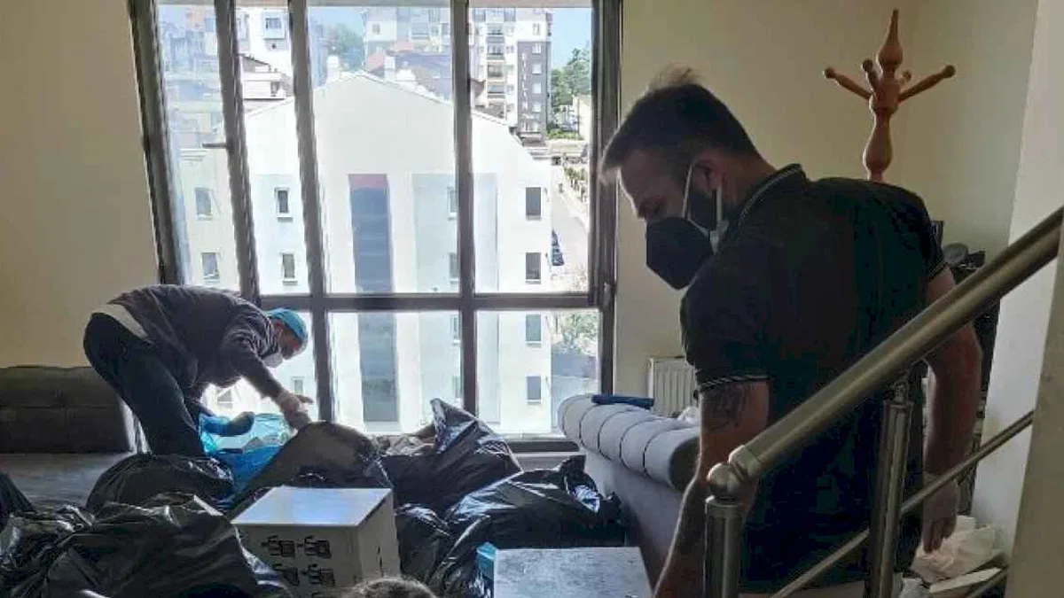 Nilüfer’deki evden 8 ton çöp çıktı
