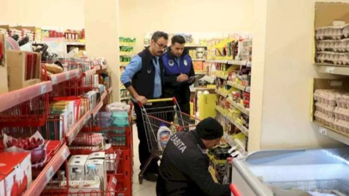 Sivas'ta zabıtadan zincir marketlere denetim