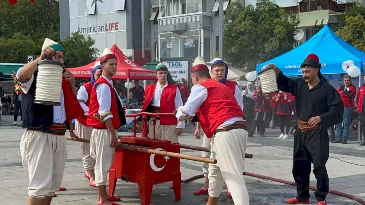 Kocaeli meydanlarında itfaiyecilik haftası coşkusu yaşandı