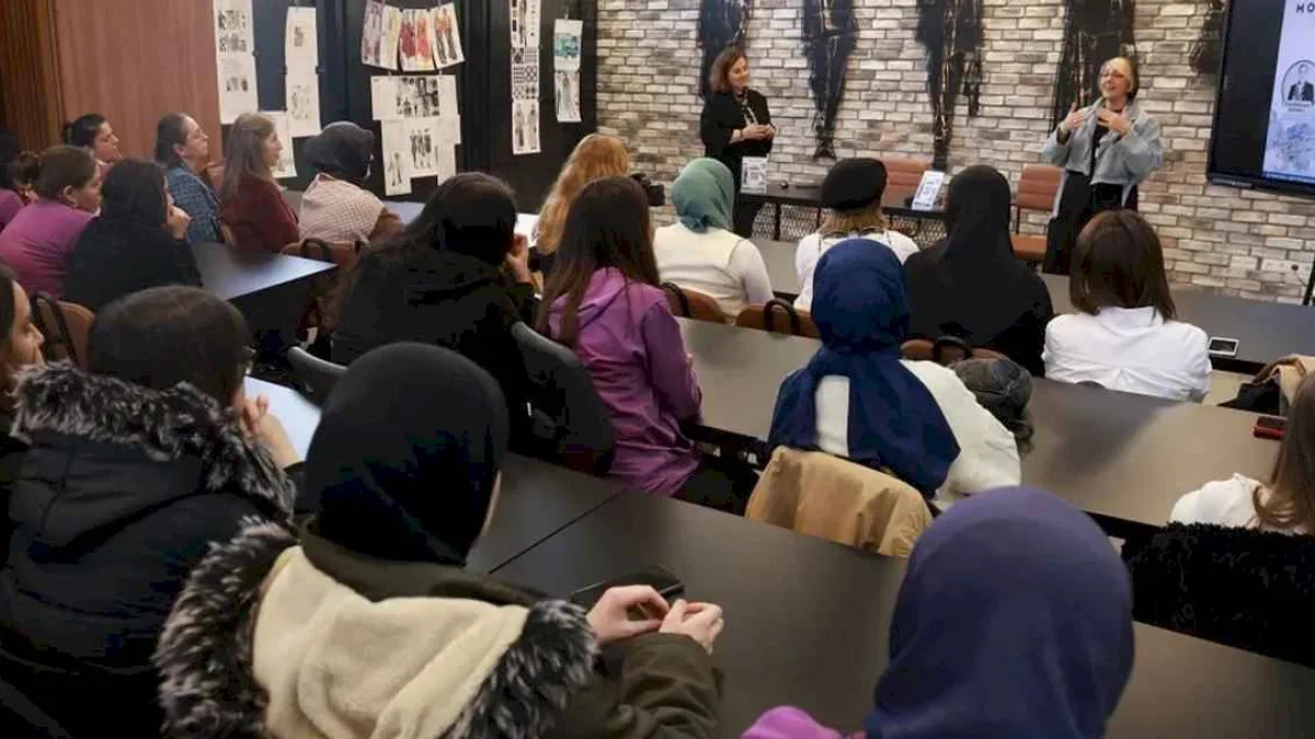 Modaya yön verenler Kocaeli'de gençlere cesaret aşıladı