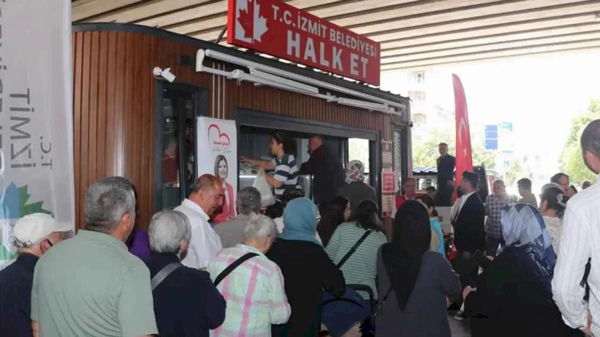 Halk Et mobil aracına Körfez’de yoğun ilgi