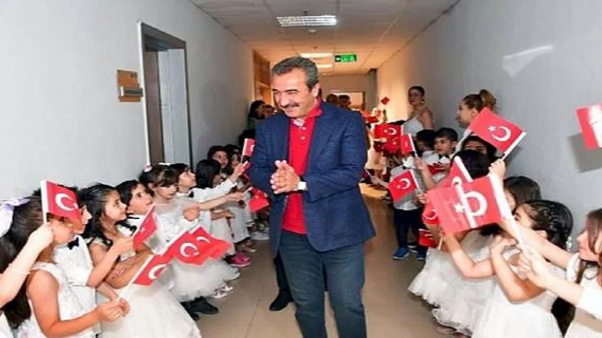 Kreş öğrencilerinin mezuniyet sevinci