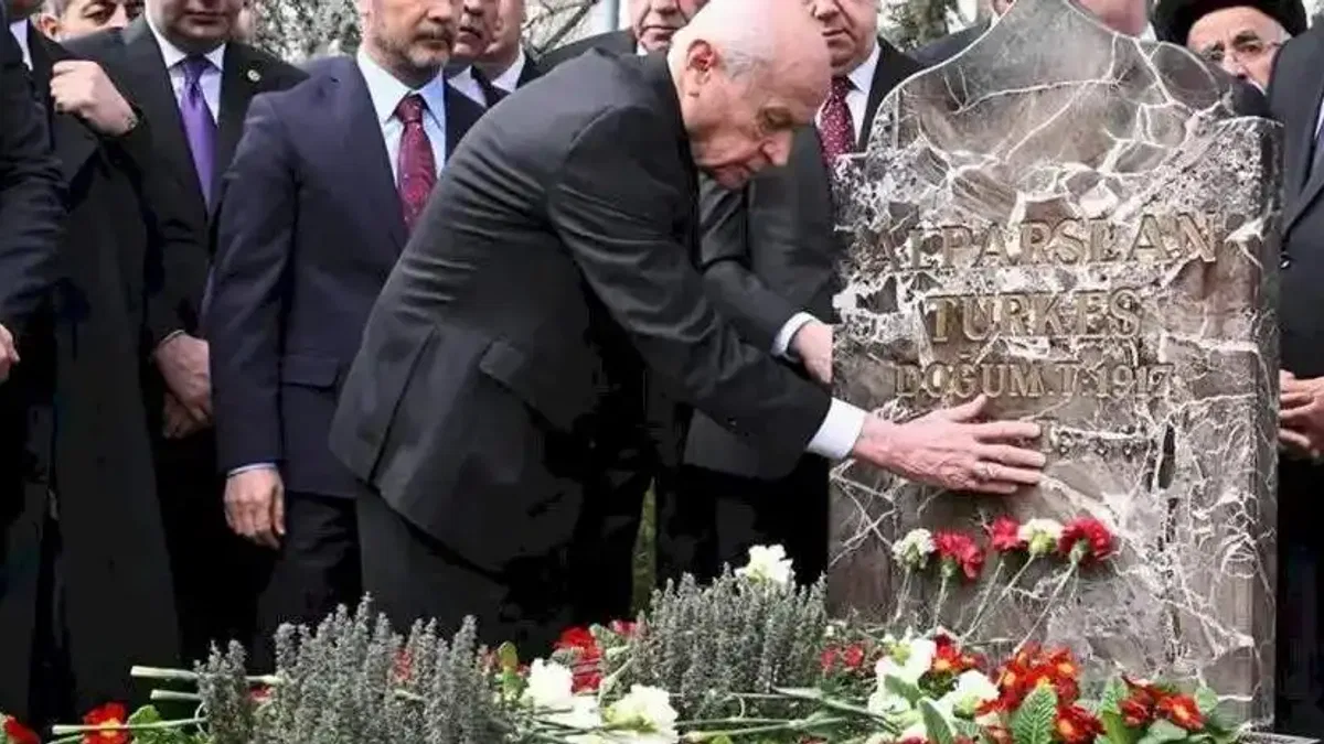 Devlet Bahçeli'den Başbuğ'a ziyaret