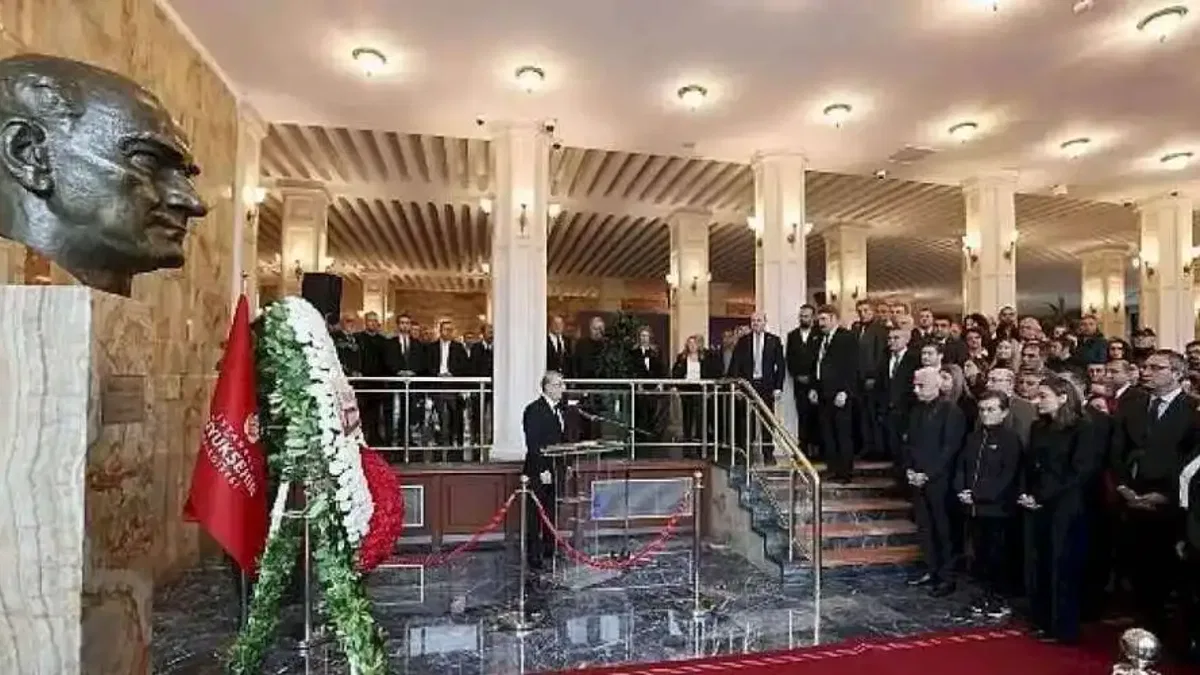 Saat Dokuzu Beş Geçe İstanbul Metrosu