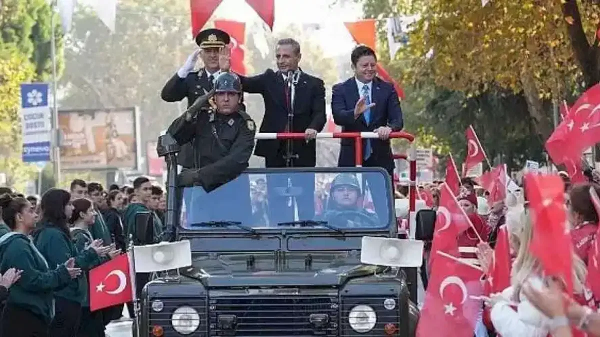 Kadıköy'de Büyük Cumhuriyet Yürüyüşü Öncesi Renkli Görüntüler