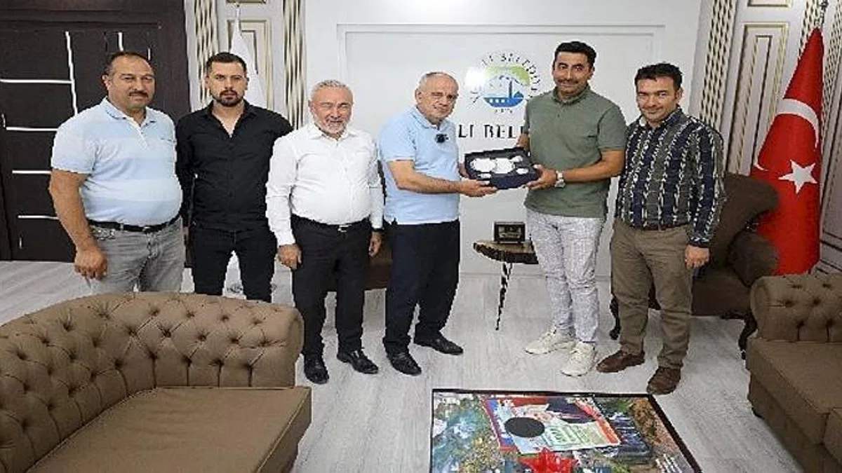 Esat Öztürk'ten işçilere zam müjdesi