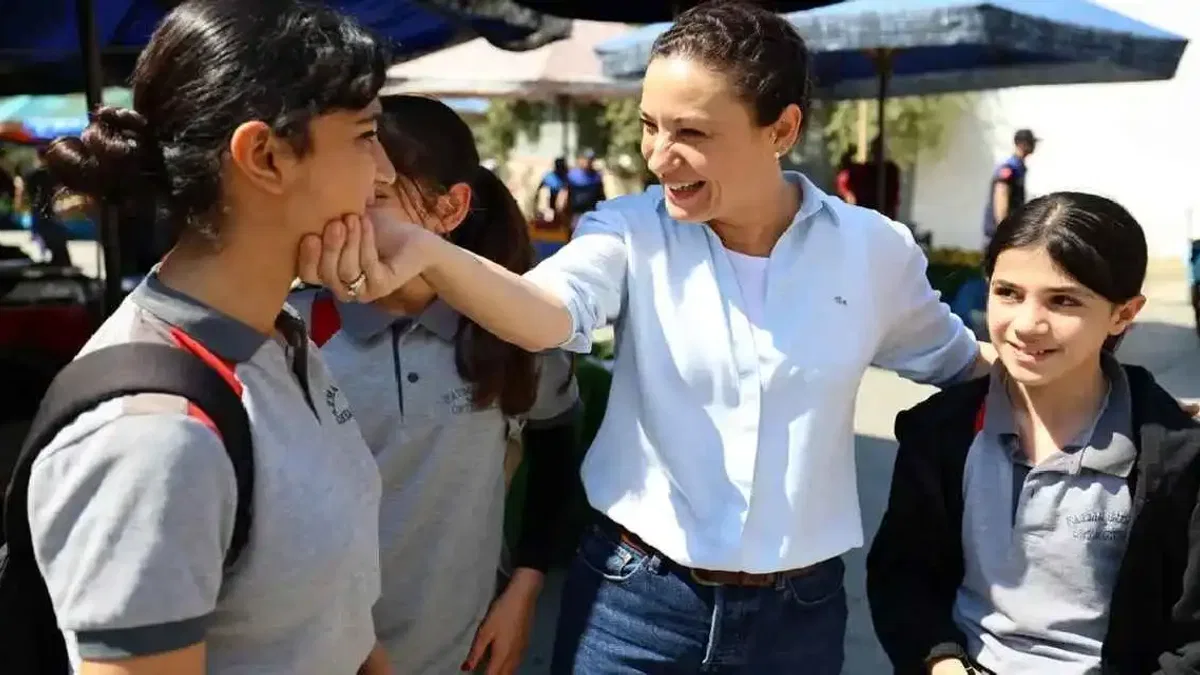 Efes Selçuk'tan öğrenciye destek, yerel esnafa nefes