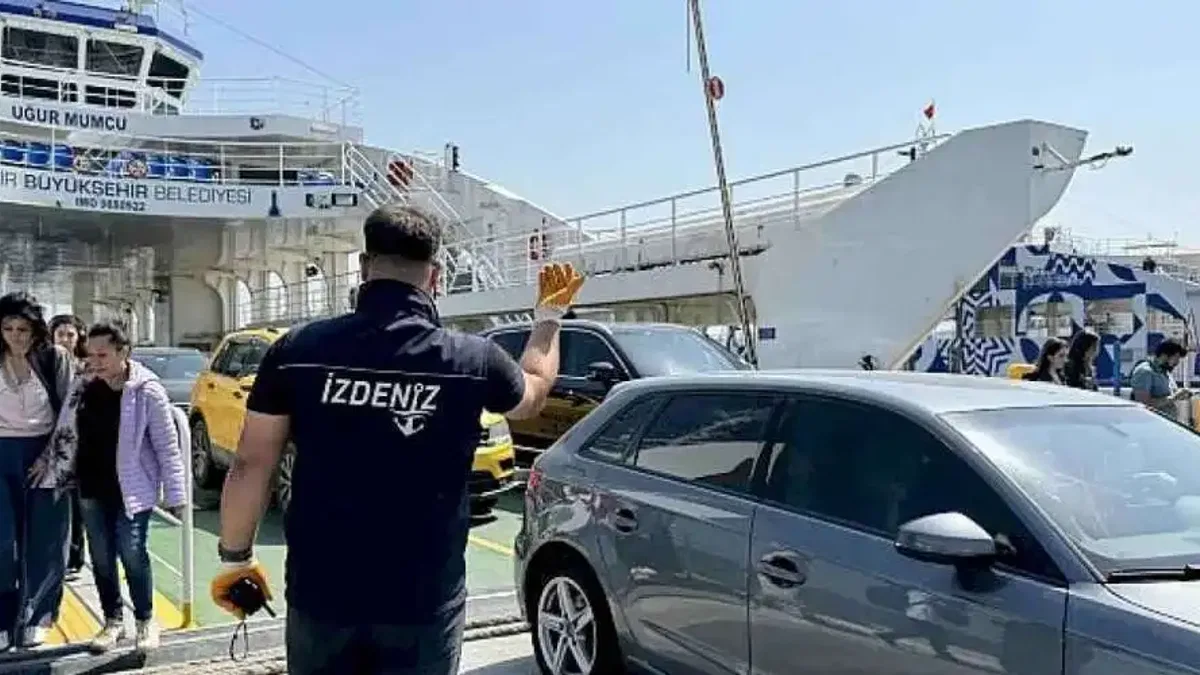 İZDENİZ'den yolculara önemli uyarı: Yolculuk bitmeden ayağa kalkmayın!