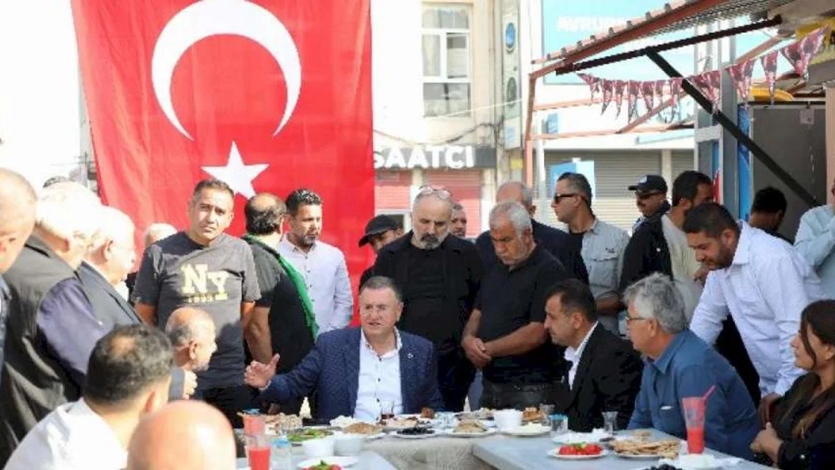 Başkan Savaş 'Kardeşlik Çarşısı' esnafıyla buluştu