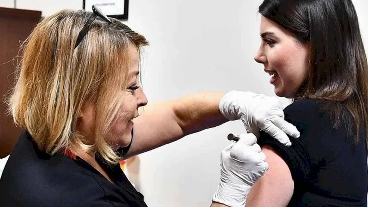 İzmir Büyükşehir Belediyesi HPV aşısı uygulamasını başlattı
