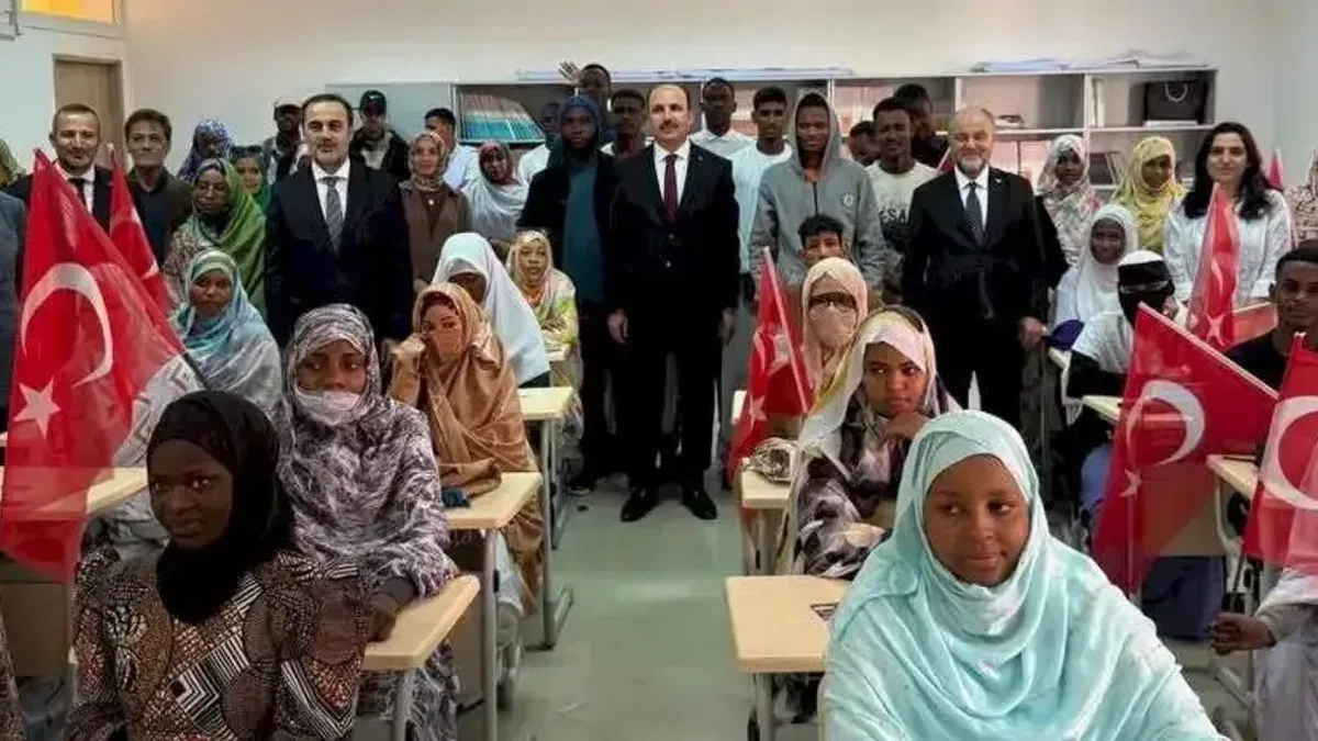 Afrikalı öğrenciler UCLG Başkanı Altay’ı coşkuyla karşıladı