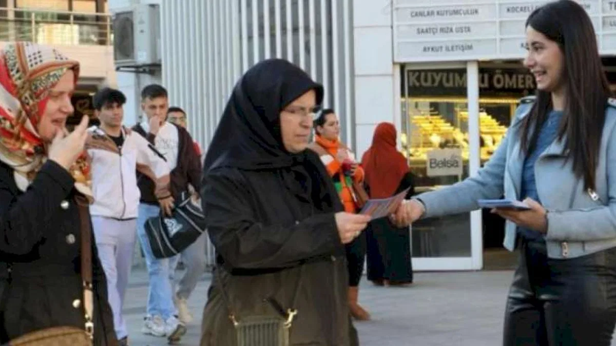 İzmit'te diyetisyenler vatandaşları bilgilendirdi