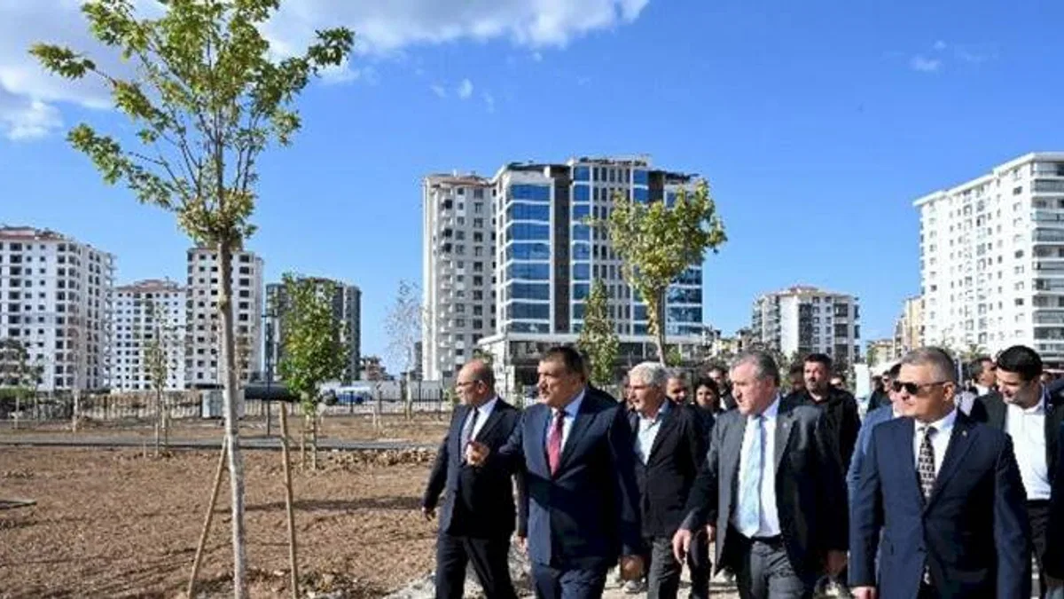 Gençlik ve Spor Bakanı Bak'tan 100. Yıl Parkı’na yakın mercek