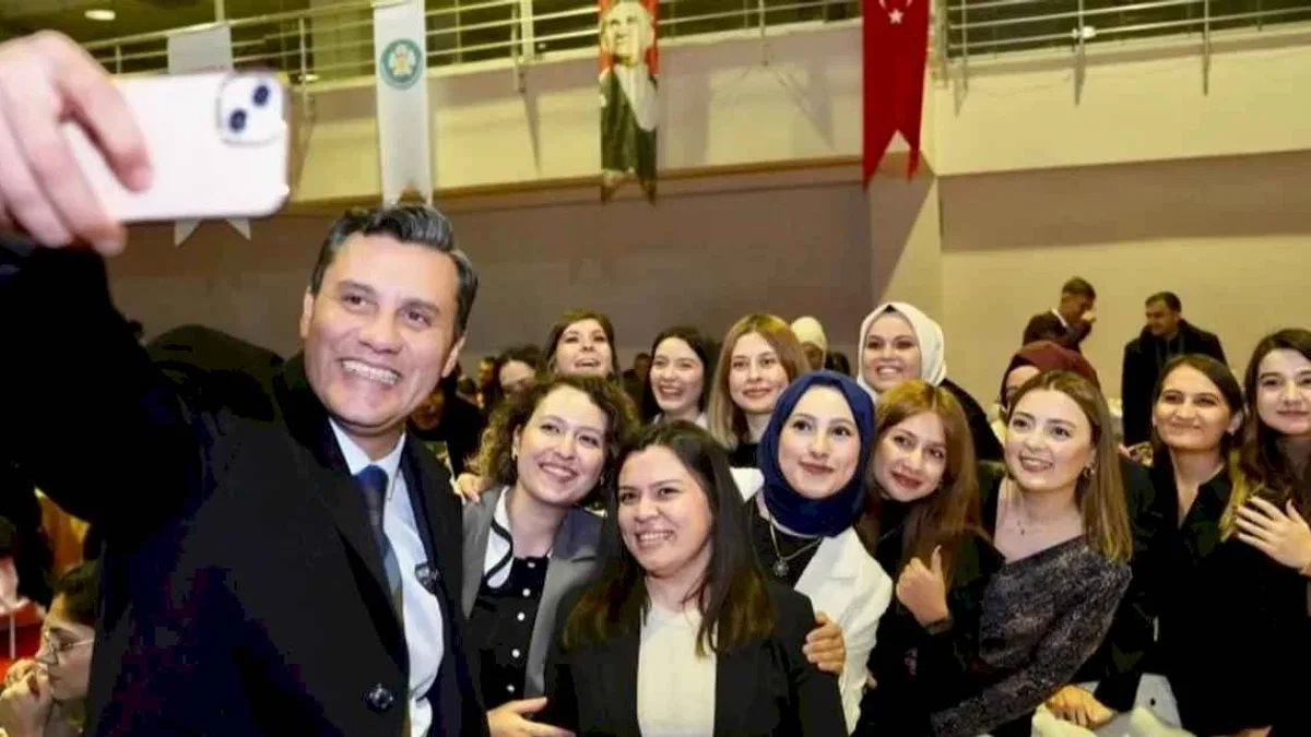 Manisa'da öğretmenlere Başkan Zeyrek'ten maaş müjdesi