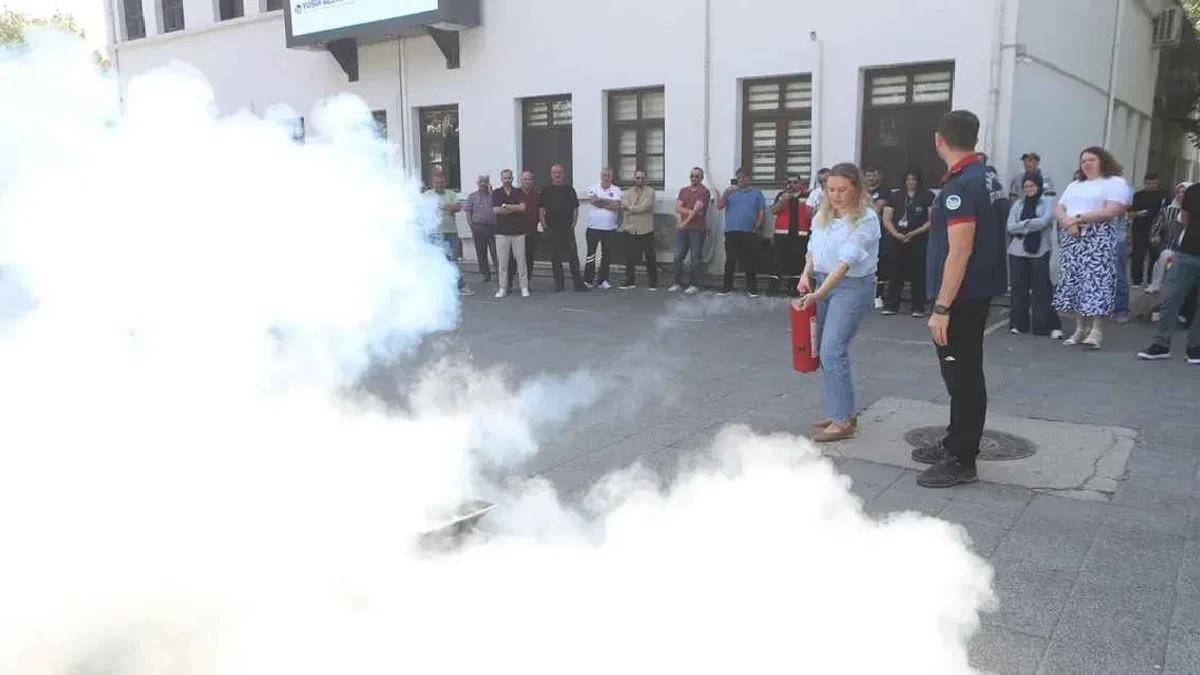 Sakarya Büyükşehir personeline yangın anında doğru müdahale anlatıldı