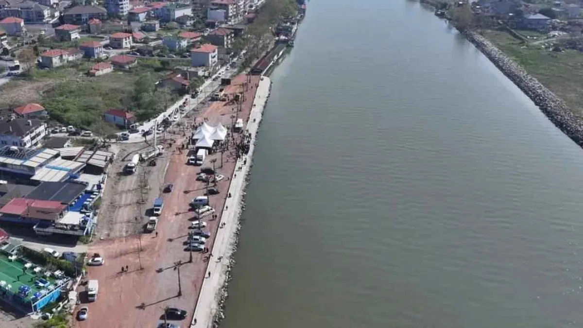 Sakarya'da nehrin denizle buluştuğu noktada çalışmalar tam gaz