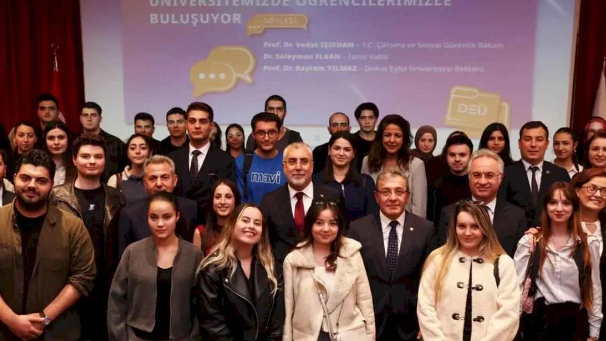 Bakan Işıkhan Dokuz Eylül Üniversitesi’nde öğrencilerle buluştu