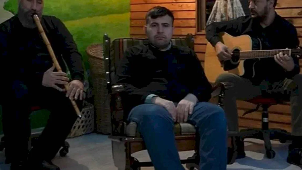 Bursa'da okuduğu şiirle büyük beğeni aldı