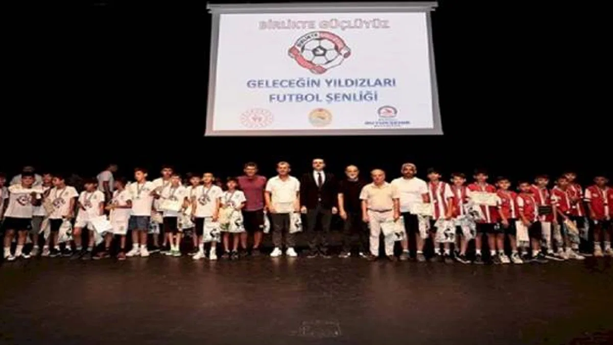 Geleceğin Yıldızları madalyalarını aldı