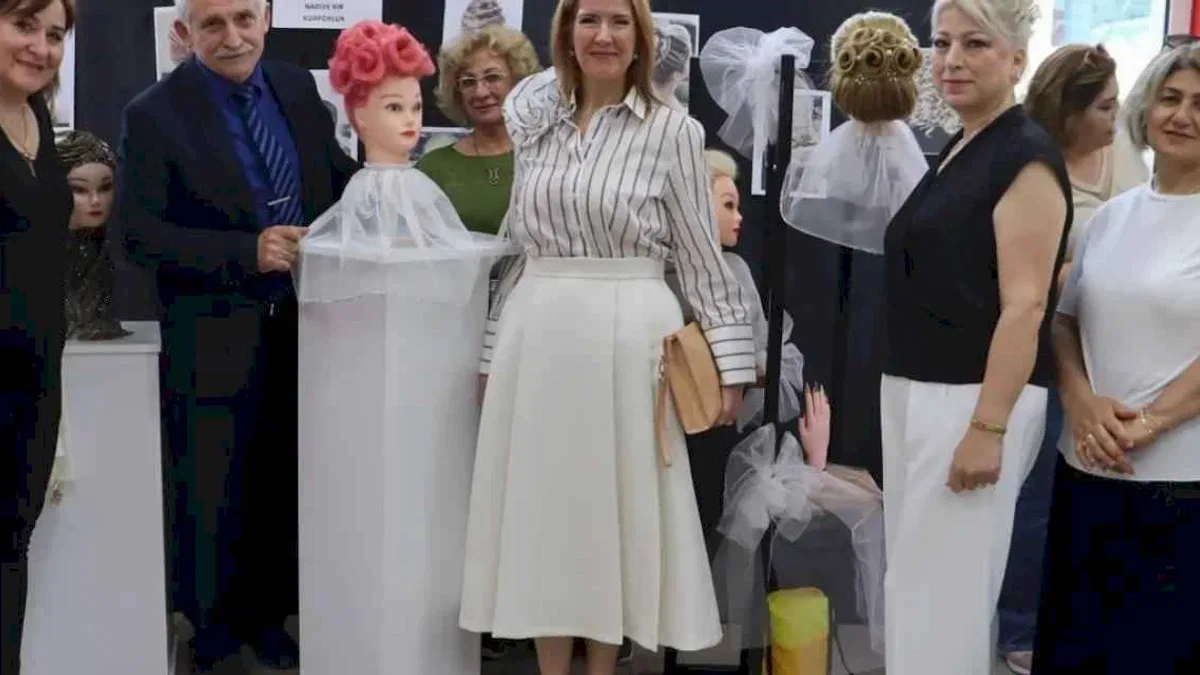 İZMEK’ten muhteşem defile ve yılsonu sergisi