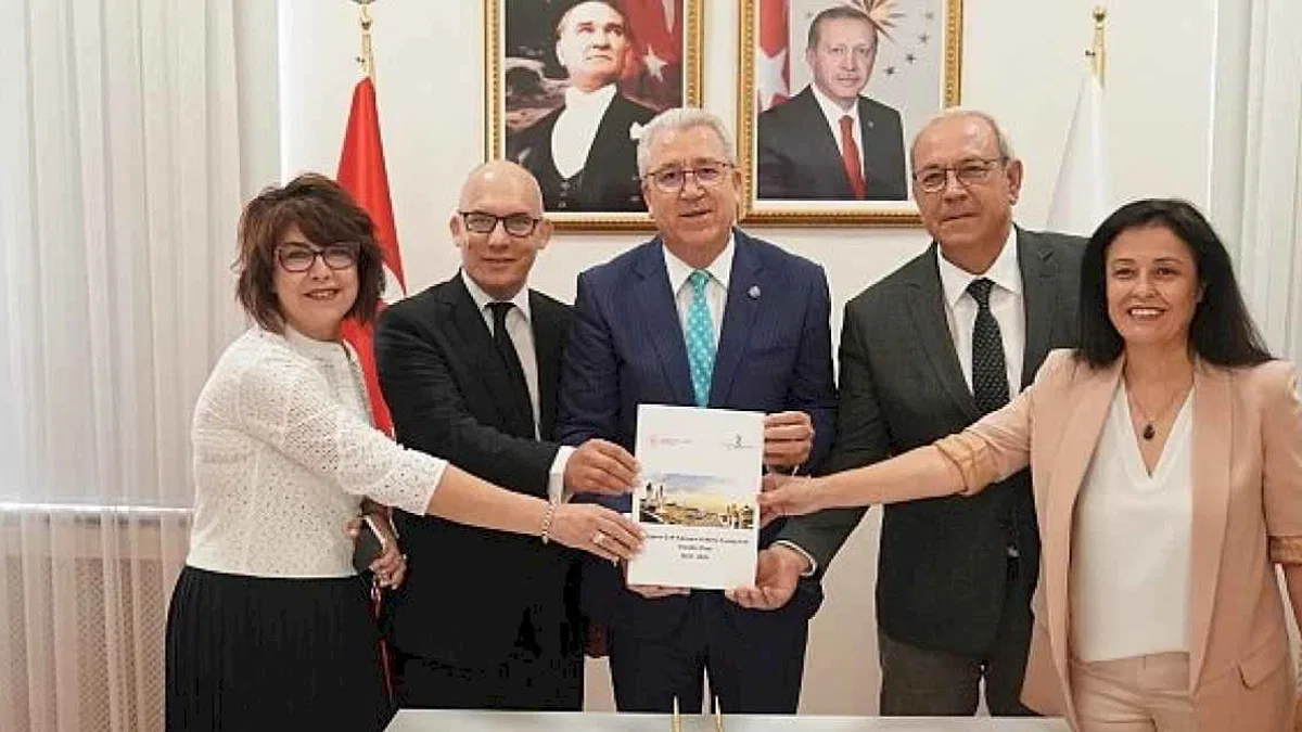 Egeli akademisyenler İzmir'in ilk "Dünya Miras Alanı"nın yaşatılmasına öncülük ediyor