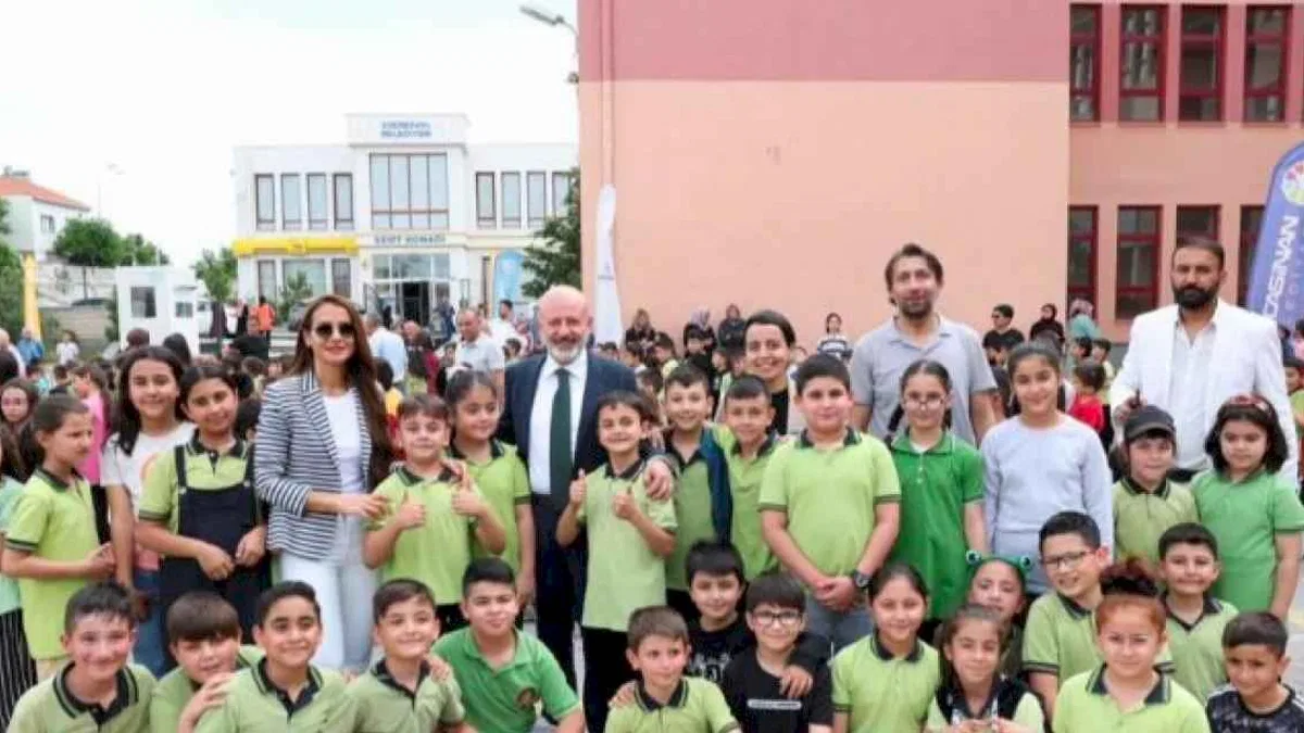 Başkan Çolakbayrakdar: “Hizmetlerimizle çocuklarımızın geleceğini inşa ediyoruz”