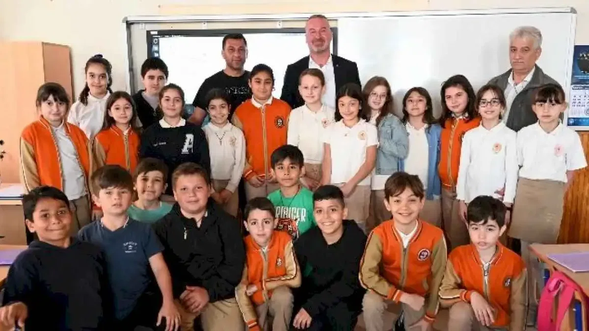 Başkan Fatih Karabatı sınıf başkanı Zehranur’un seçim vaadini yerine getirdi