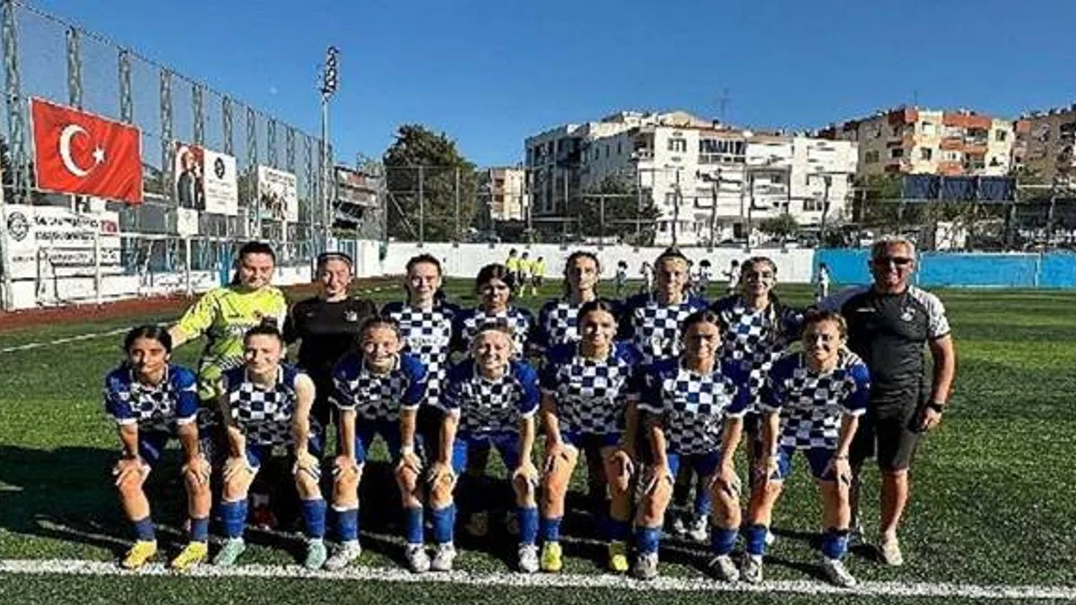 Konak Belediyespor U17 Kız Futbol Takımı şampiyonluk yolunda
