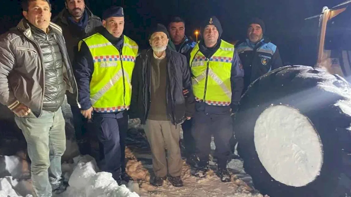 Malatyalı karzede Mustafa amcadan haber alınamıyordu... Ekipler sağ salim ulaştı