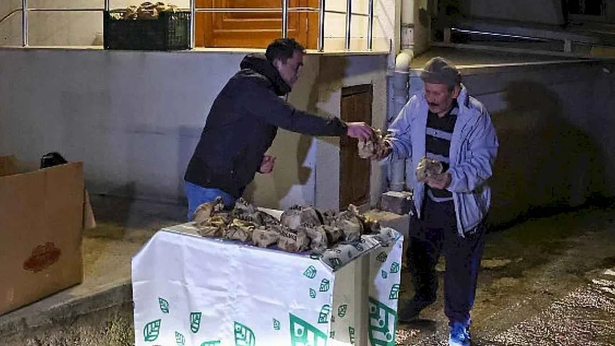 Çankaya Belediyesi'nden 3 noktada kandil simidi ikramı